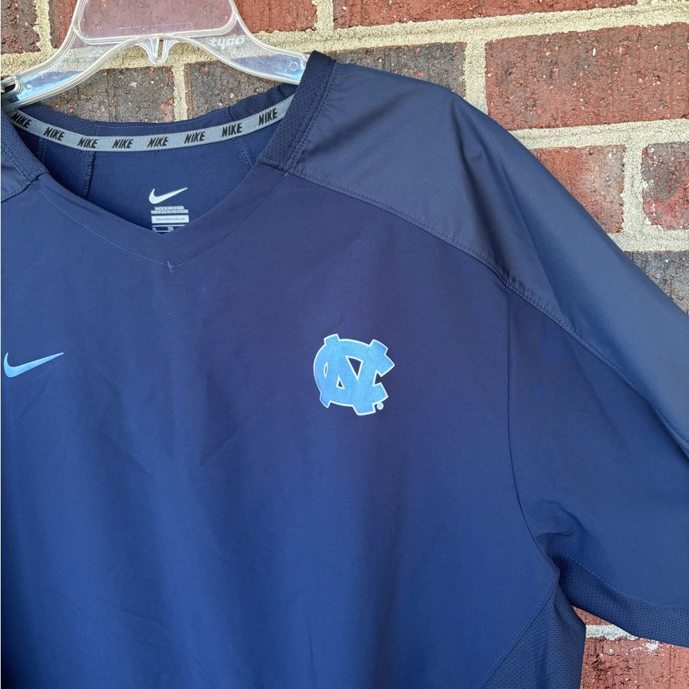 Men’s NIKE UNC Tarheel pullover windbreaker. Golf jacket weather resistant rain - Picture 6 of 7